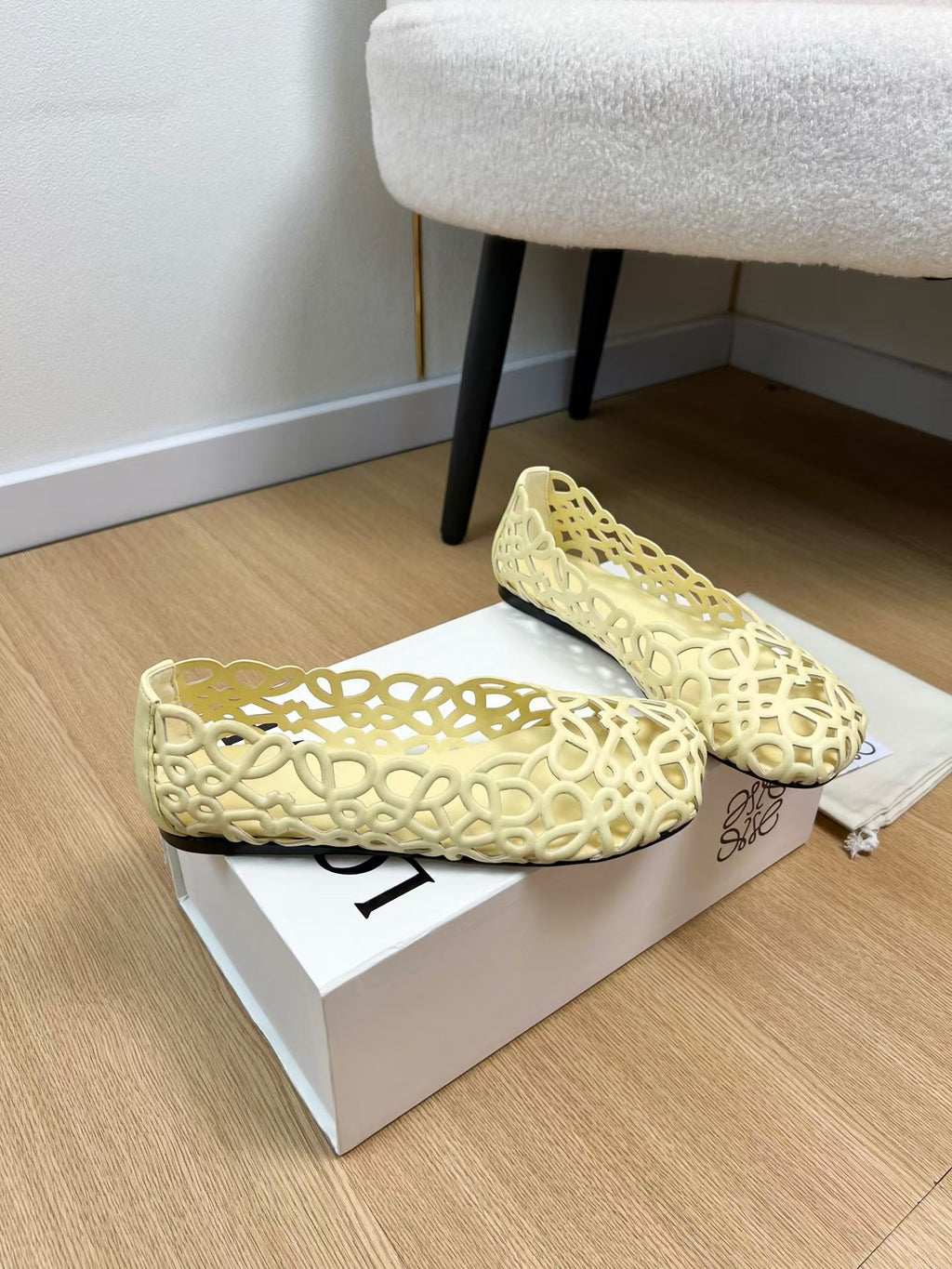 LOW jelly flat