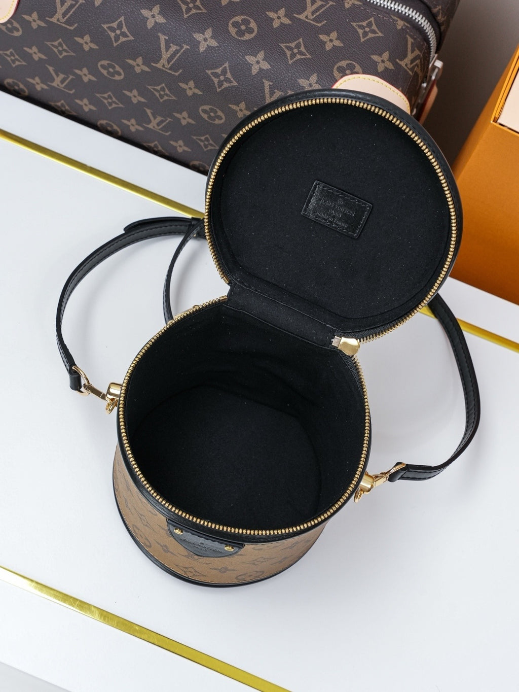 L V (1:1 / MQ) bucket two toned