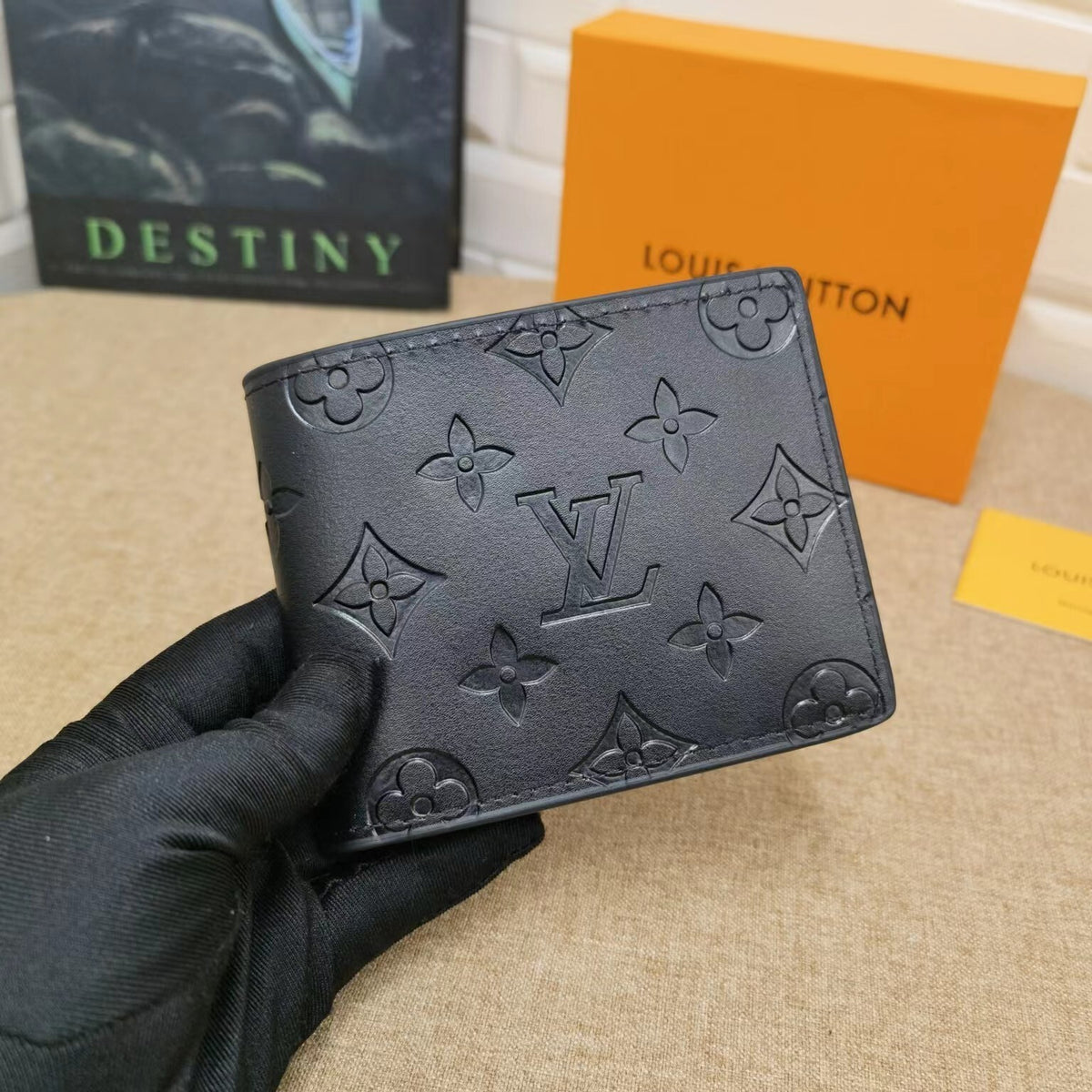 L V (MQ) Men’s Wallet