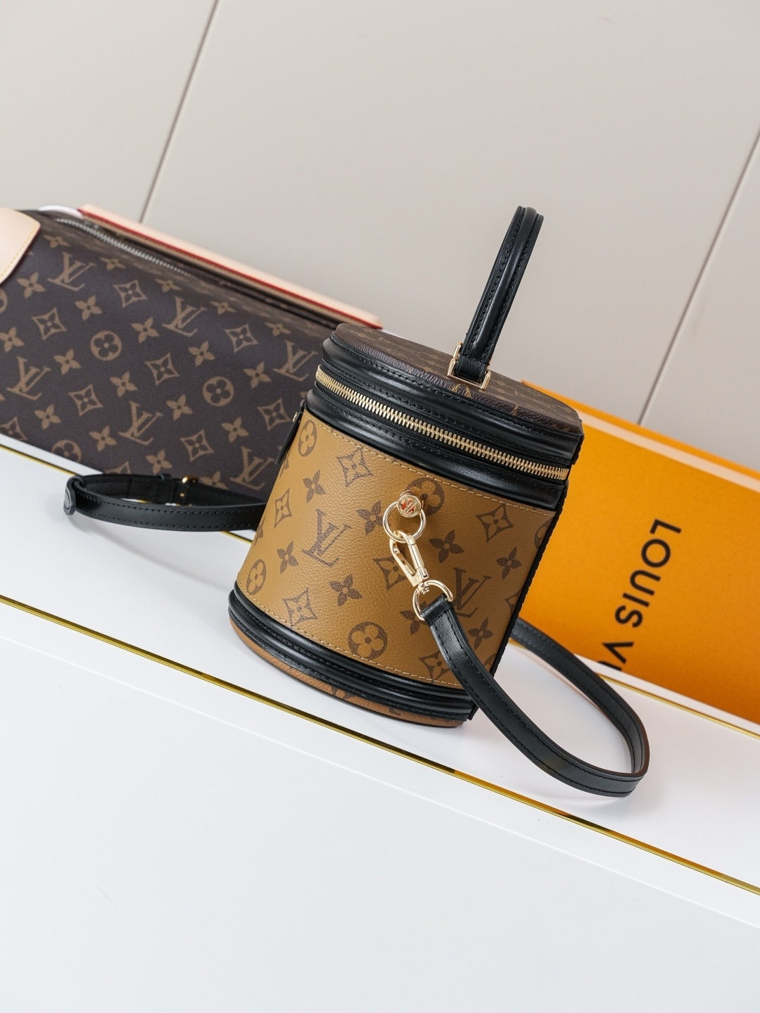 L V (1:1 / MQ) bucket two toned