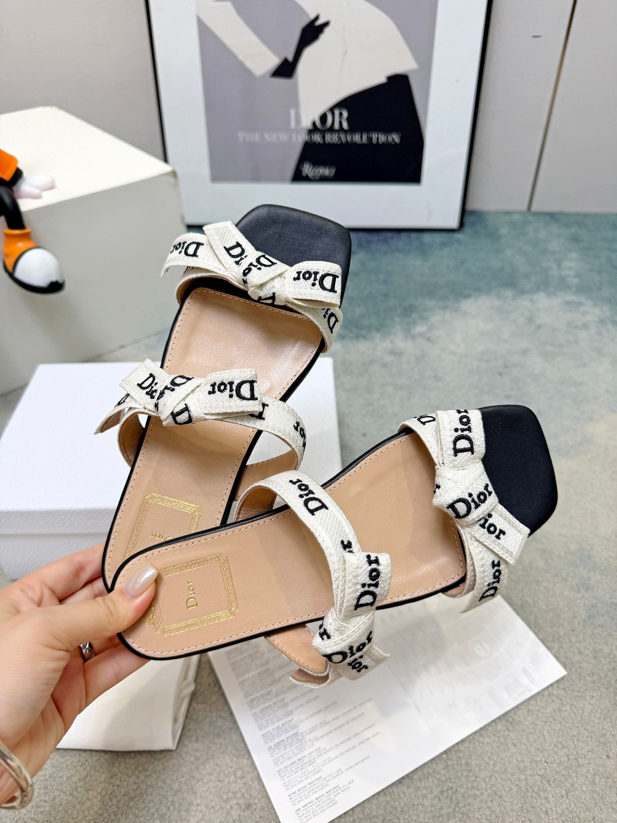 CD ribbon slide