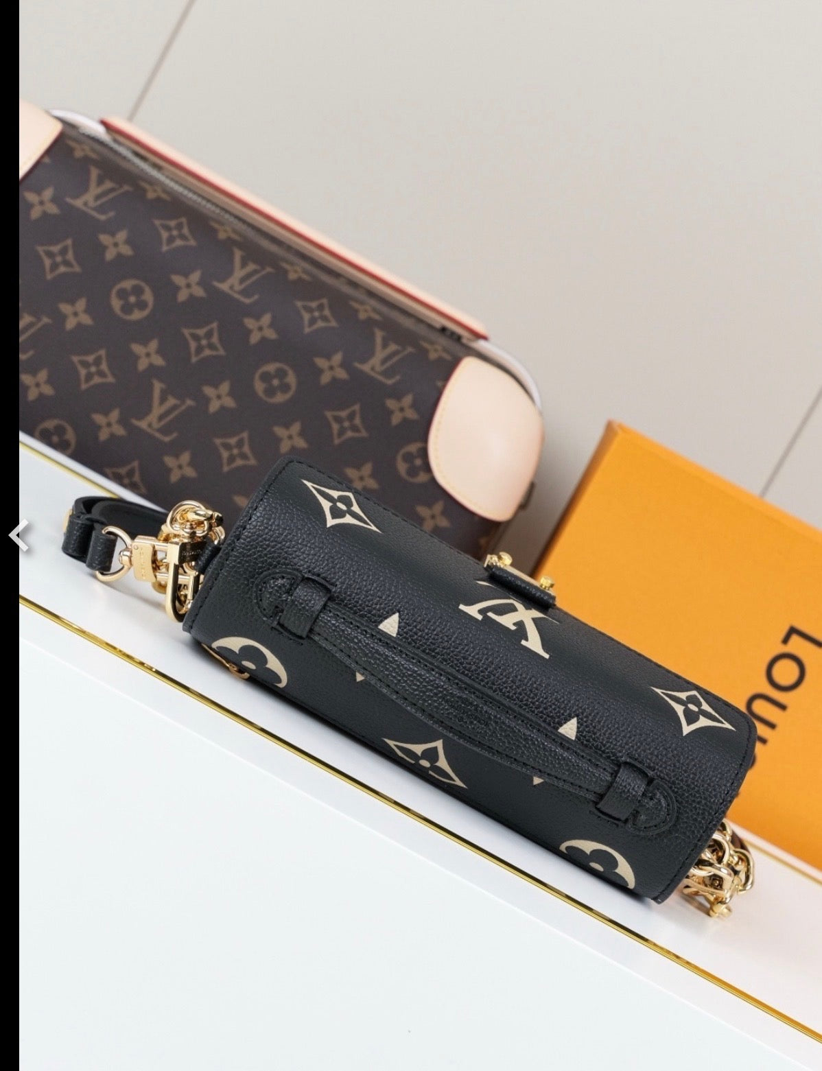 L V blk/white chain bag