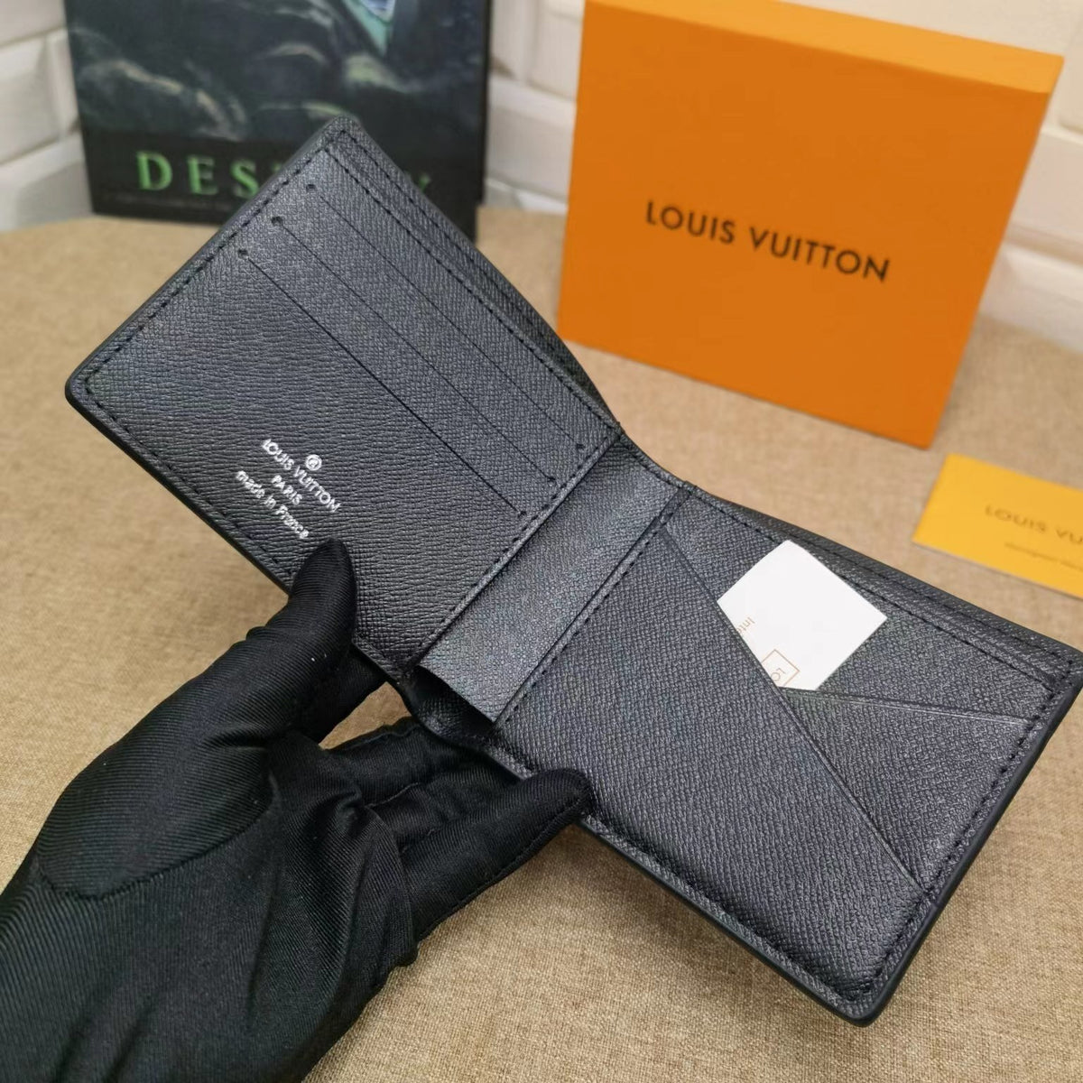 L V (MQ) Men’s Wallet