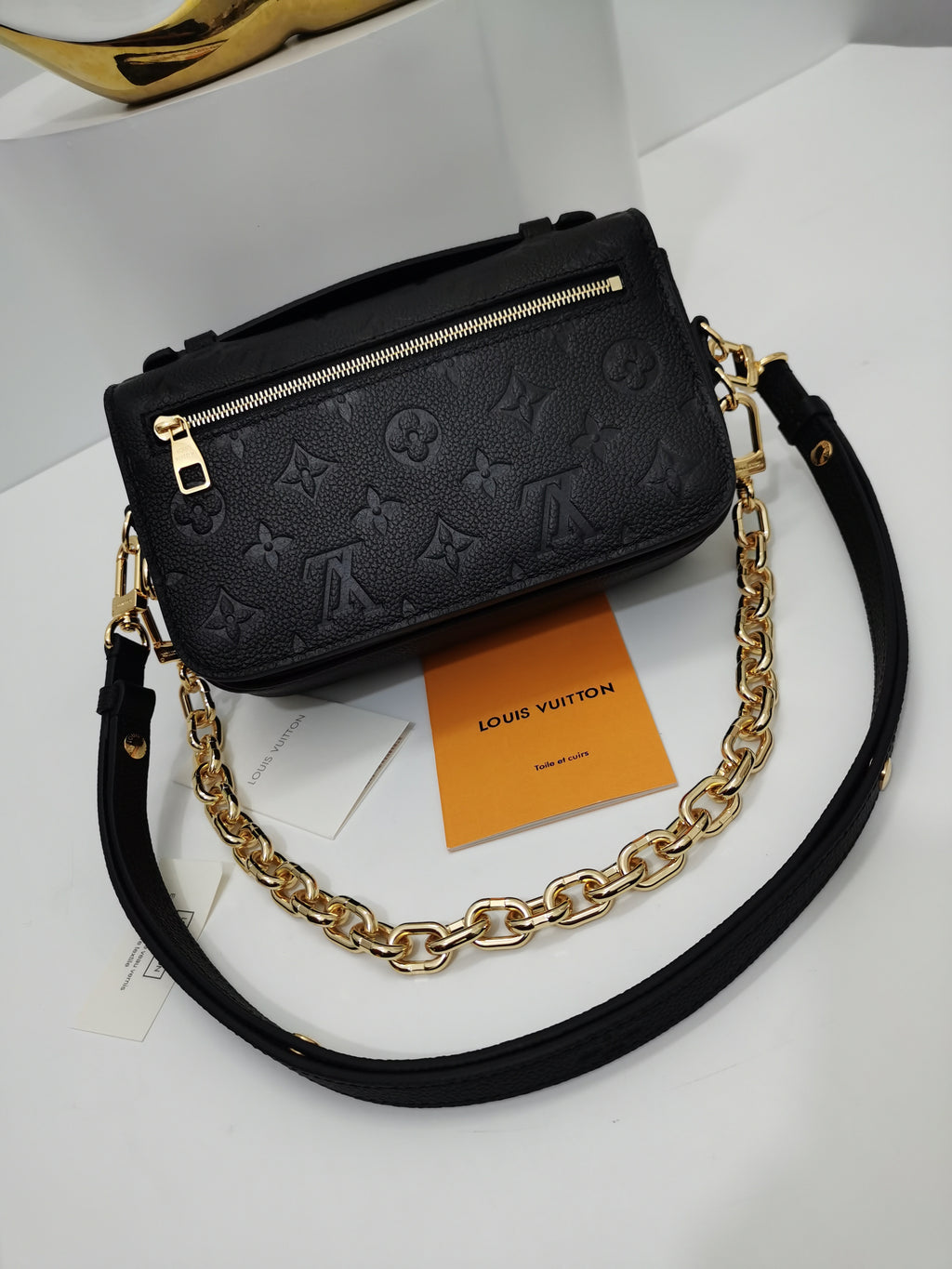 Black LV East West 1:1