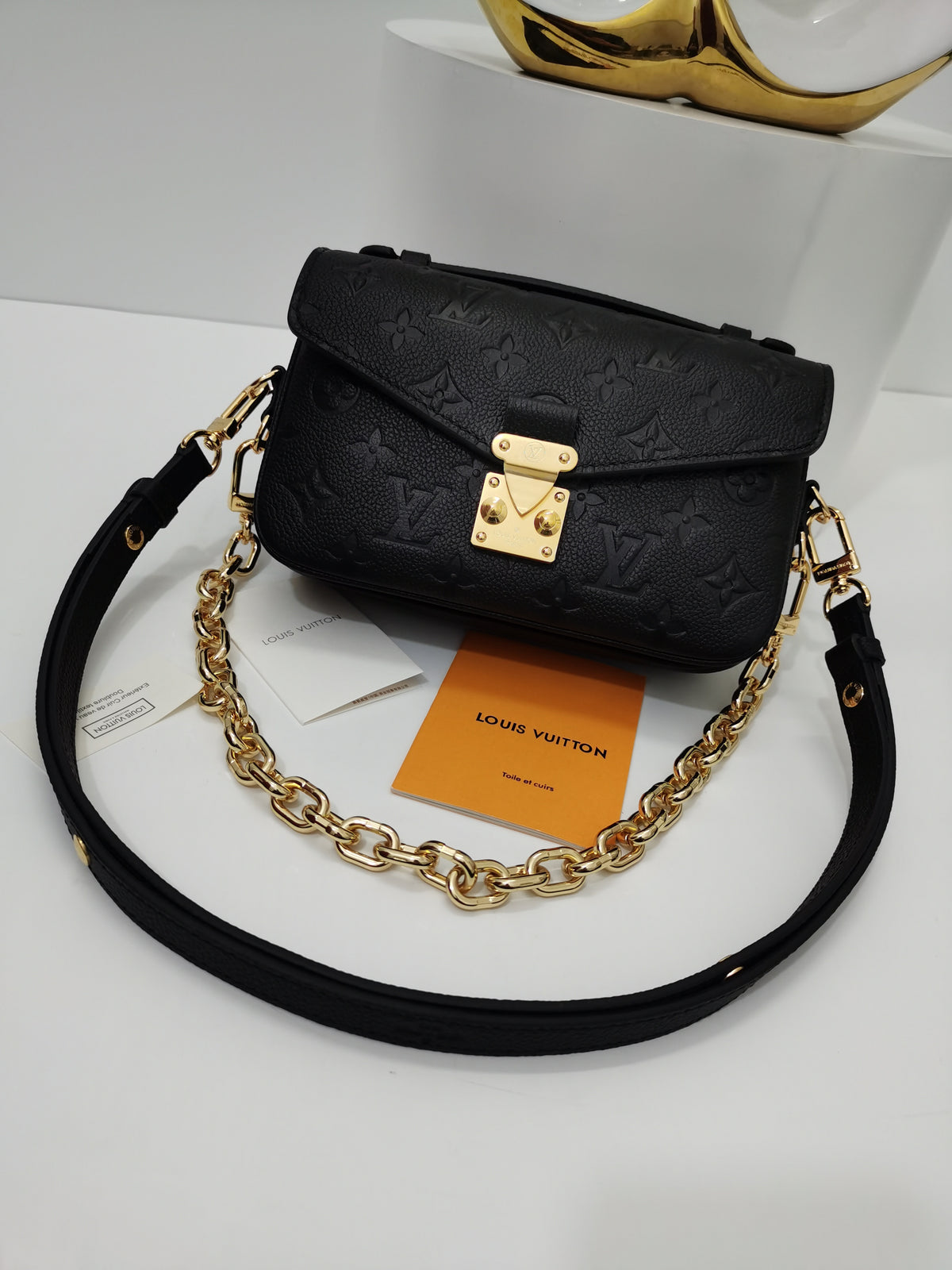 Black LV East West 1:1