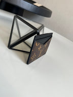 L V NEO CARD HOLDER BLACK
MQ